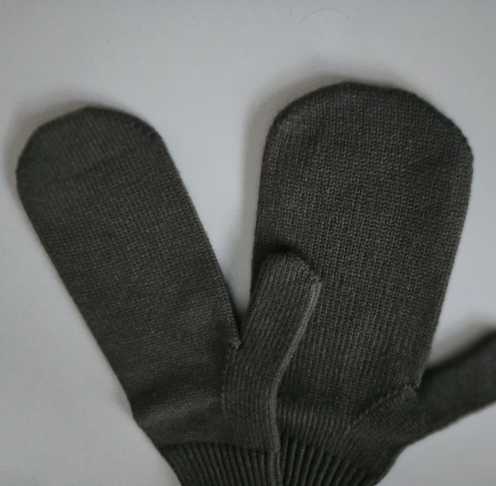 COLLUSION Unisex knitted mittens